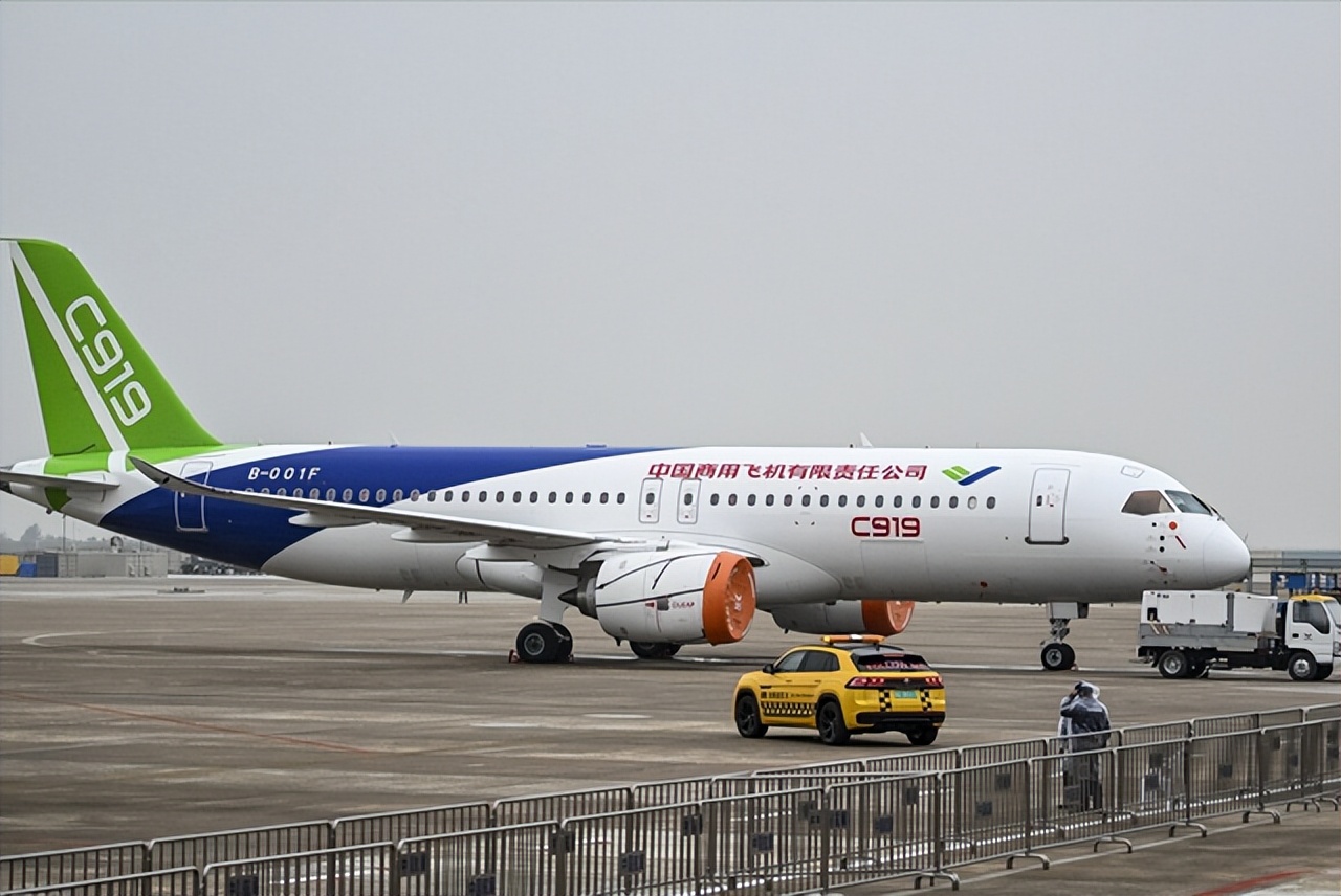 c919首飞成都,网友却表示有些失望,是怎么回事?