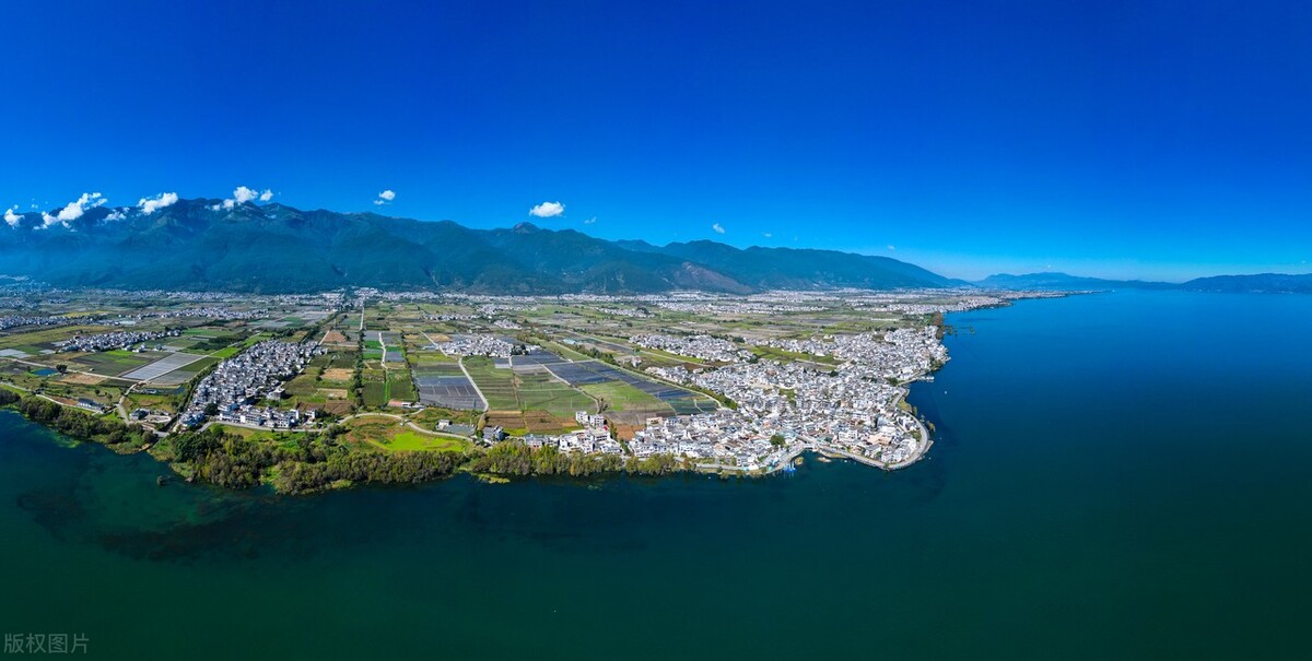 洱海,在航拍视角下展现出其独特的美丽风光