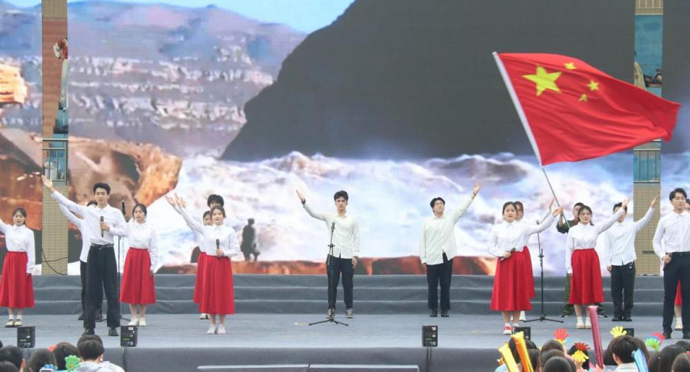 重庆外语外事学院第一届校园文化艺术节开幕