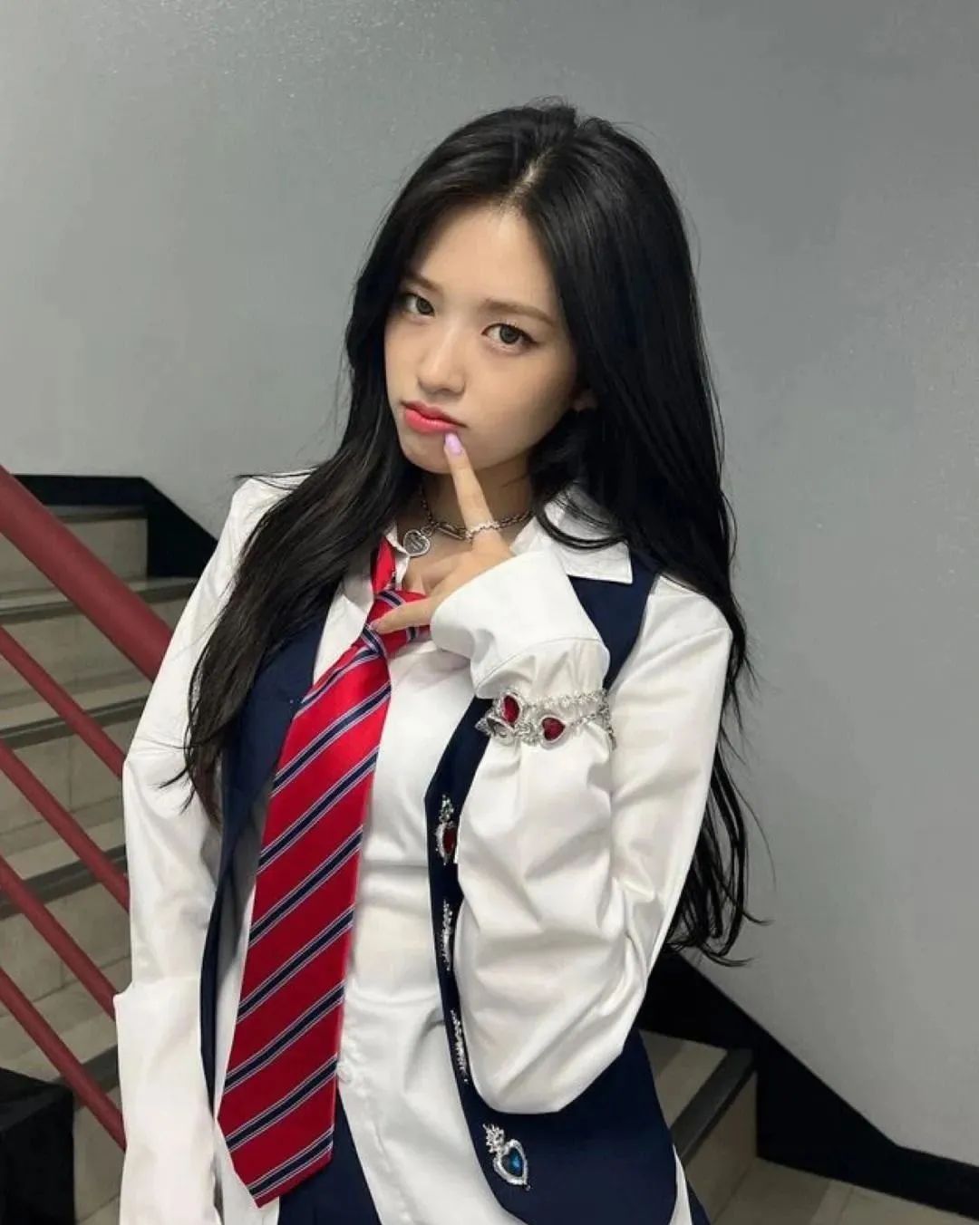 安宥真被称为"韩国腿精"的她,优雅柔美,令人心醉神迷