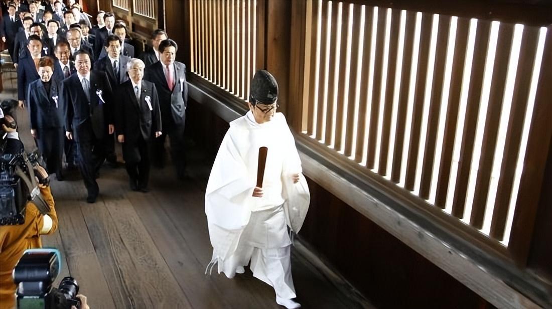 羽生结弦参拜靖国神社图片