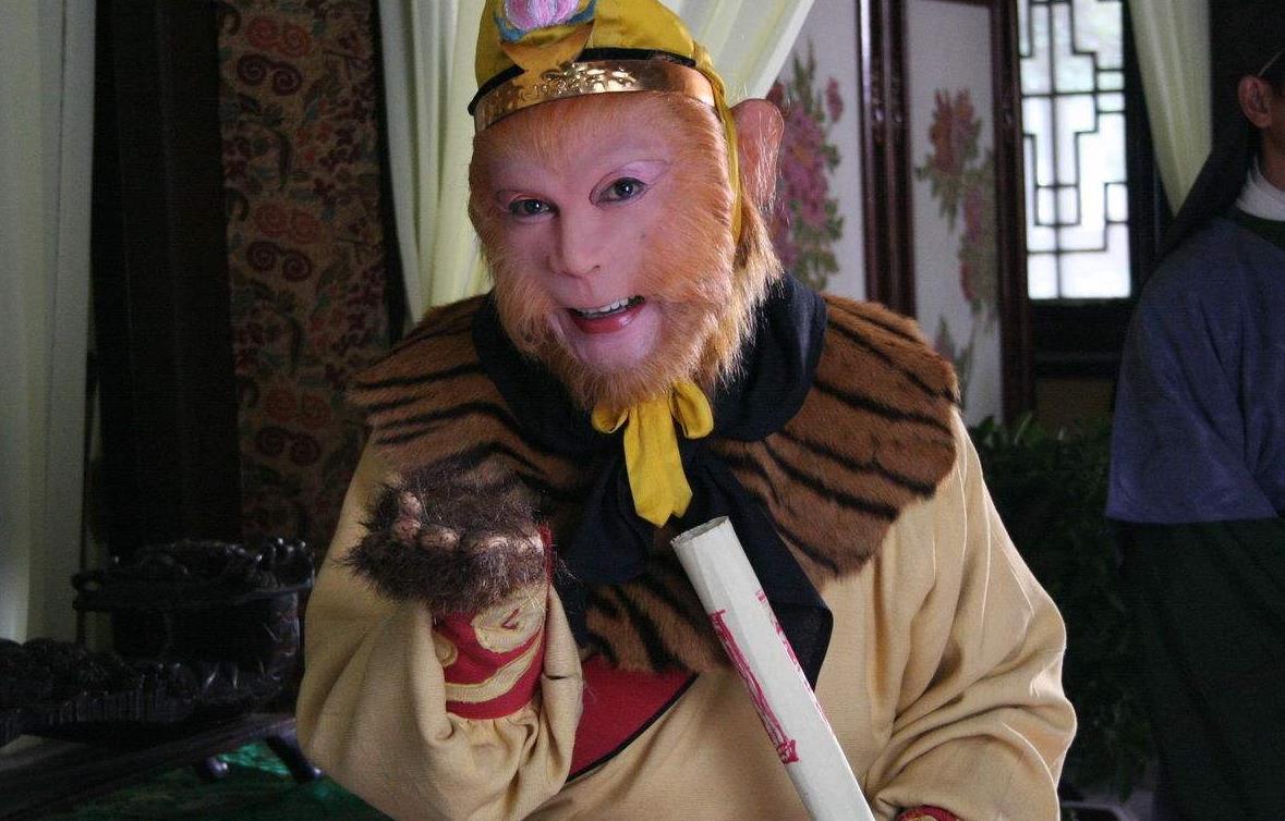 孙悟空拔猴毛技能背后的秘密,之所以嚼碎了再吹气,原来暗藏玄机