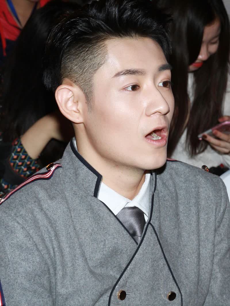 彭楚粤误食油漆,肖战悄悄提醒被主持人误导的"解辣牛奶"真相曝光!