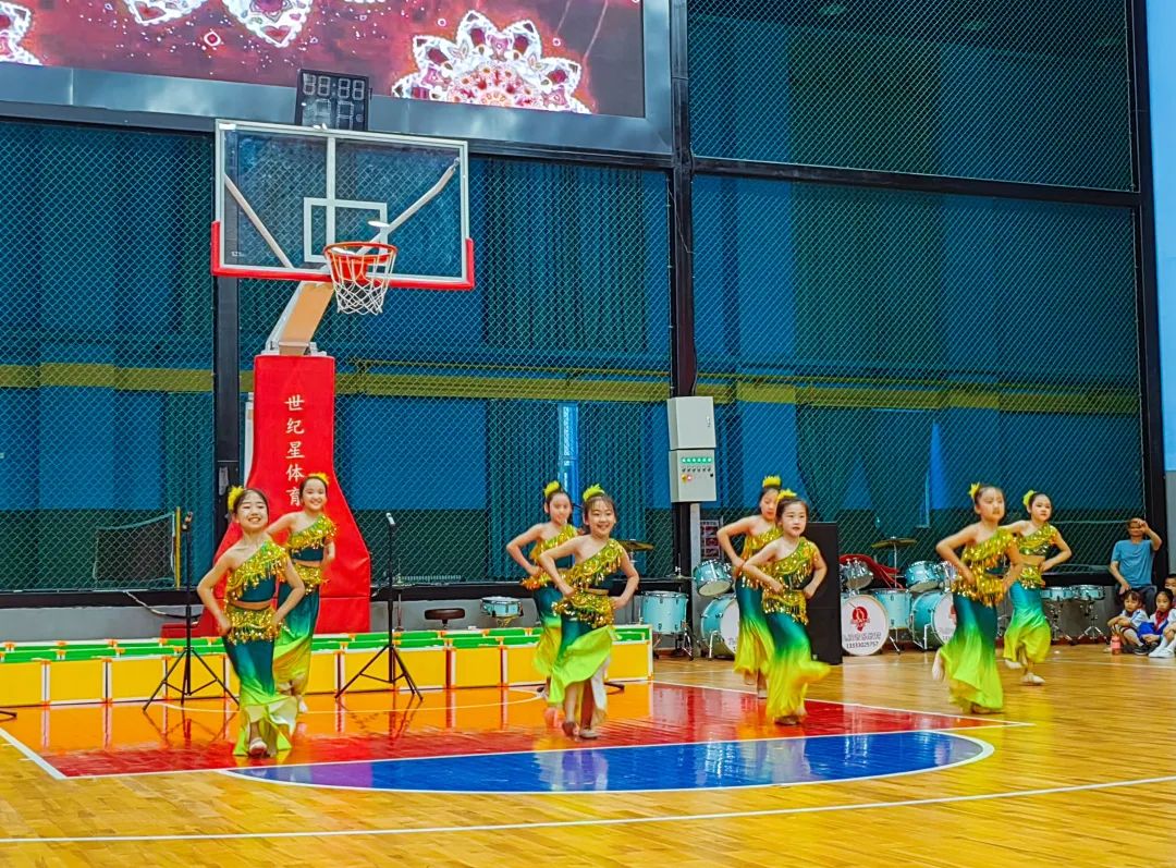 易县新城小学庆祝"六一"儿童节暨班级合唱展演活动