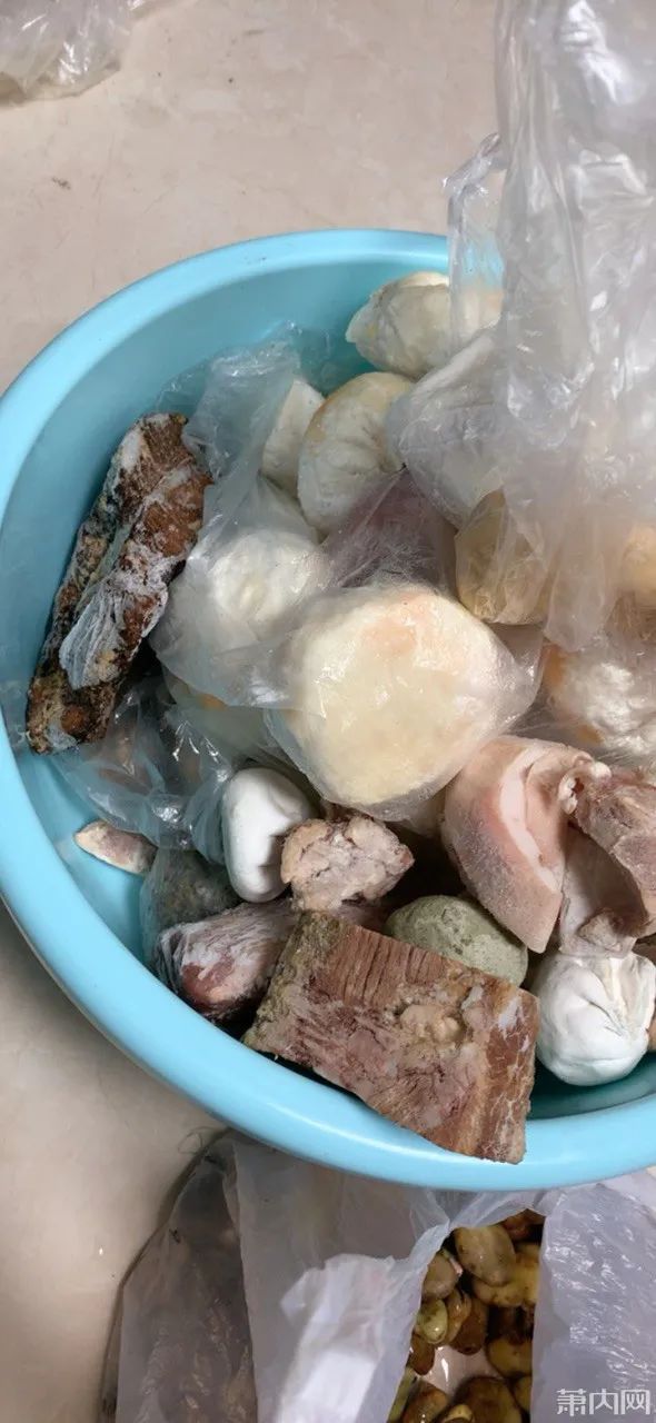 推荐冰箱清理出这些“宝藏”后小伙傻眼，网友：同一个世界同一个妈？