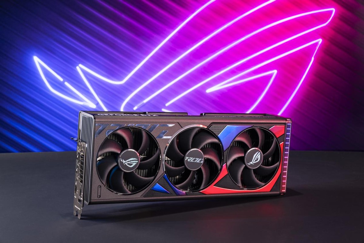 猛禽4090霸气登场 华硕rog strix geforce rtx 4090 oc 24gb显卡抢先