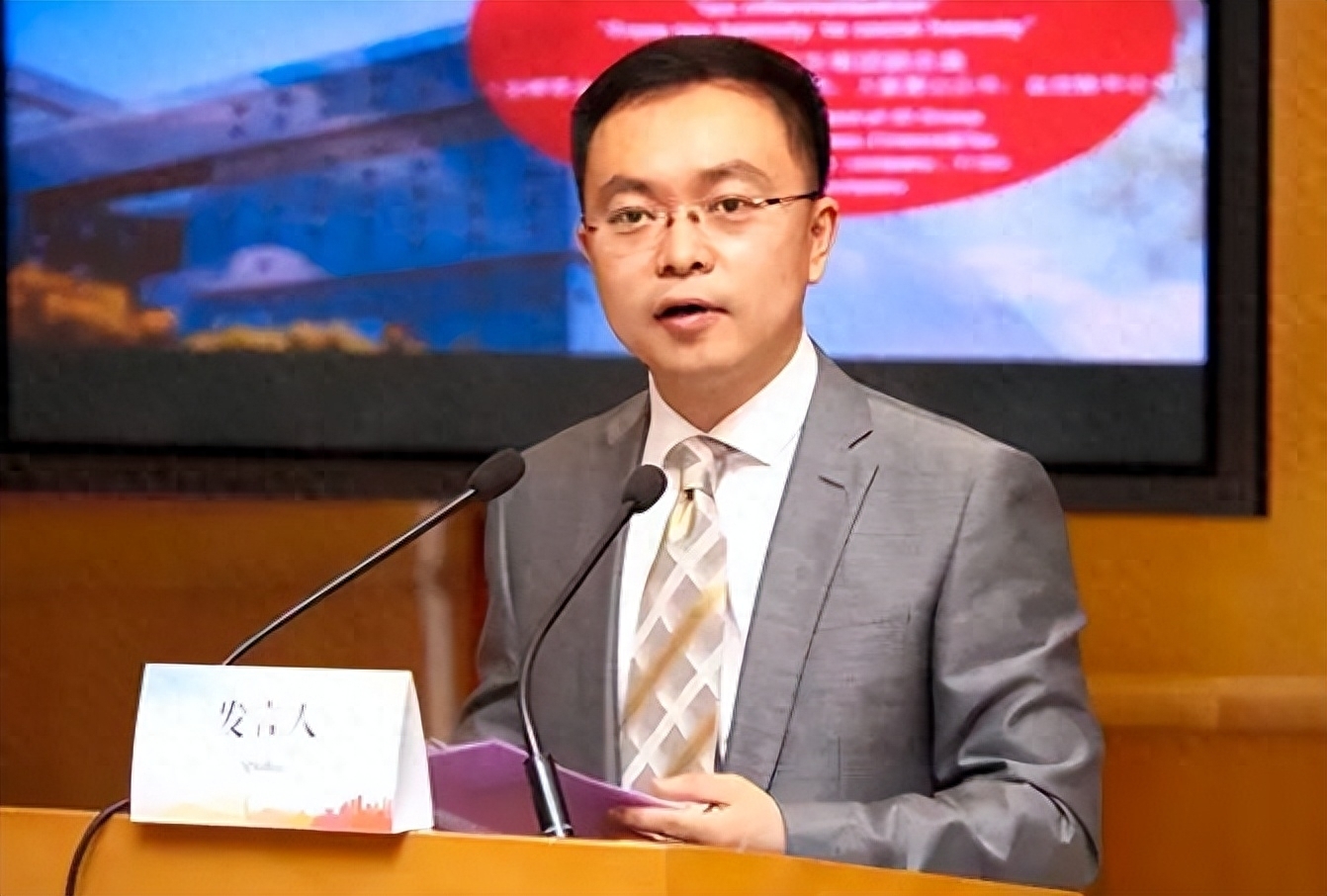 京东副总蔡磊:患绝症后砸10亿研新药,拿自己当小白鼠,结果如何