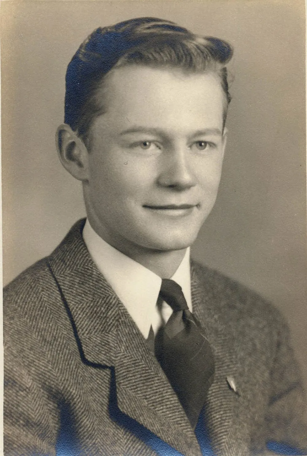 美国著名诗人罗伯特·勃莱离世,享年94岁,诗歌精选集欣赏