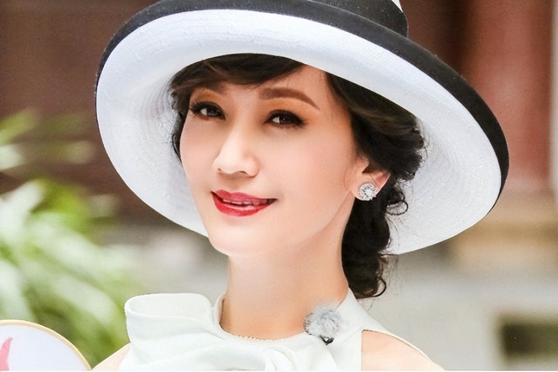 冻龄原来是骗人的,不带美颜的赵雅芝刘嘉玲,也逃不过岁月侵蚀