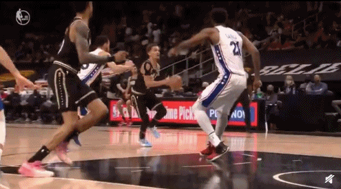 先是差点底线两队干架然后主场拉闸