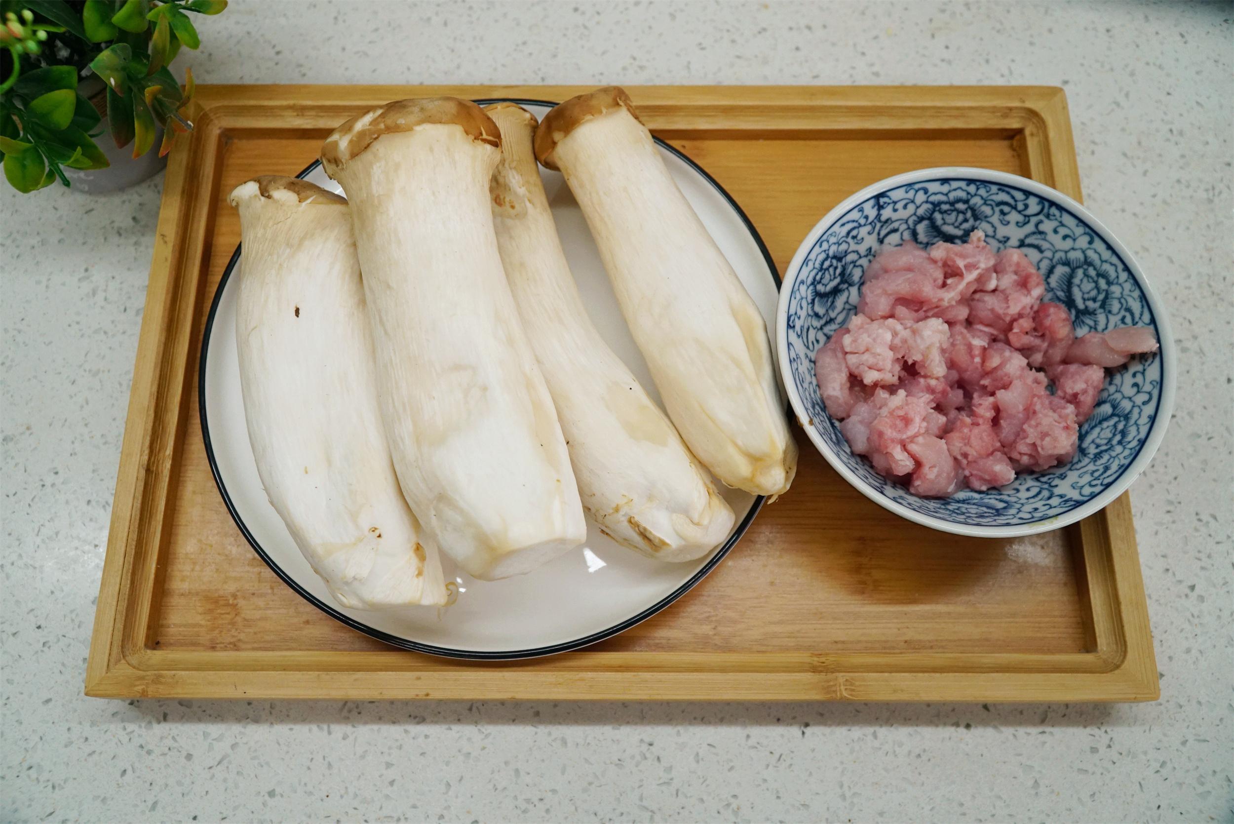 天熱,杏鮑菇我家最饞這吃法,越嚼越香,解饞不油膩,下飯的好菜