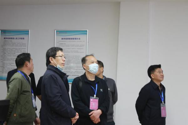 省教育厅副厅长张金元一行来武昌理工学院视察考试工作