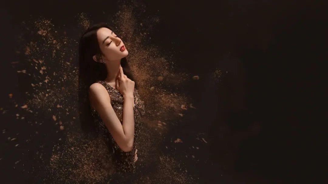 迪丽热巴壁纸:高贵明艳优雅舒展,整个人焕发出耀眼夺目的光芒