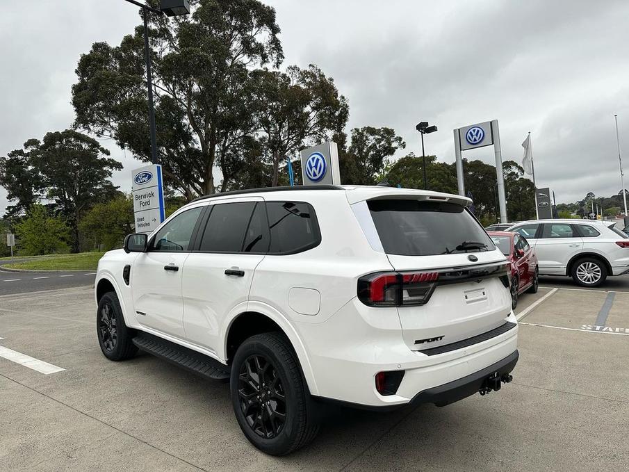 全新福特撼路者海外街拍 比老款更香 车长4914mm