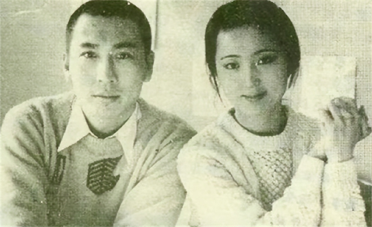 在陈晓旭出生前几天,她的母亲王元夕做了一个梦,一位佝偻着背的老人