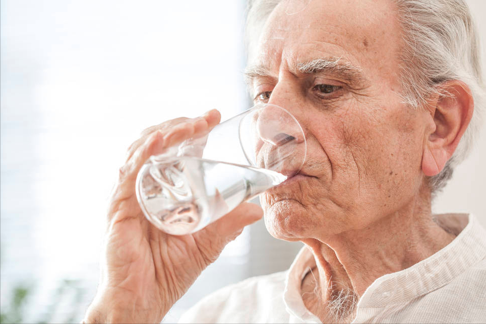 中老老年人水有"3不喝"中老年人如何健康饮水?