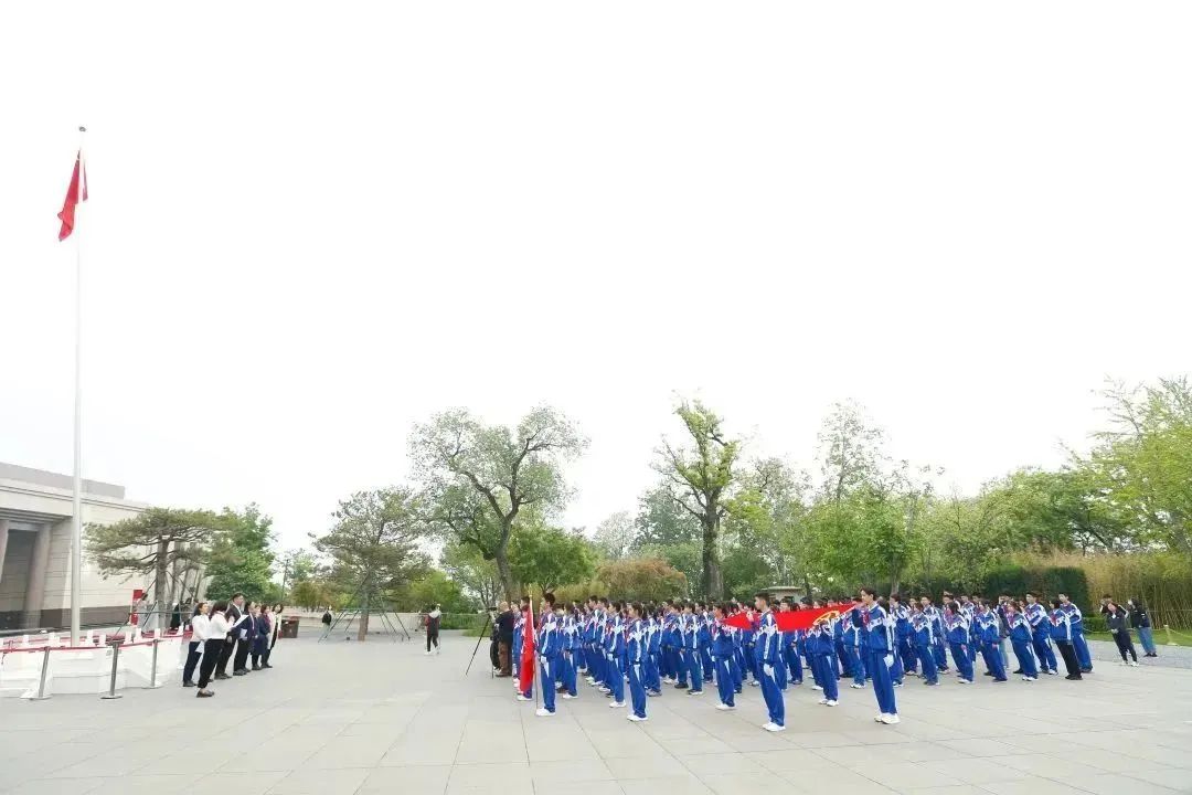 "告别少年 迈向青春"——北京市第六十五中学与香山革命纪念馆共同