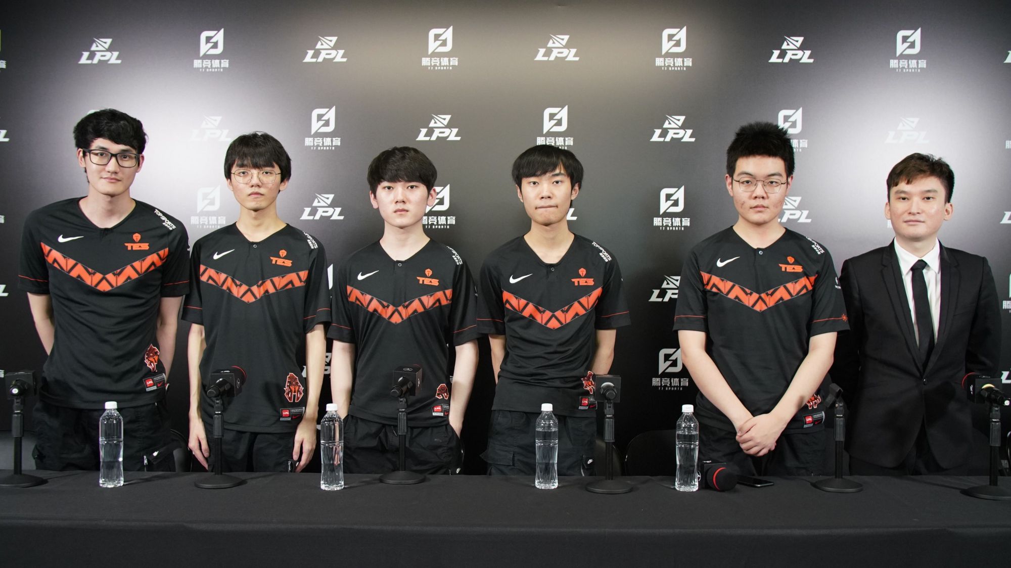 外国媒体"毒奶"lpl?世界前五有四个lpl战队,tes成为世界第一