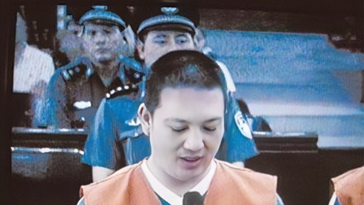 1999年,通缉犯刘招华,因见义勇为上报纸,还高调接受电视台采访