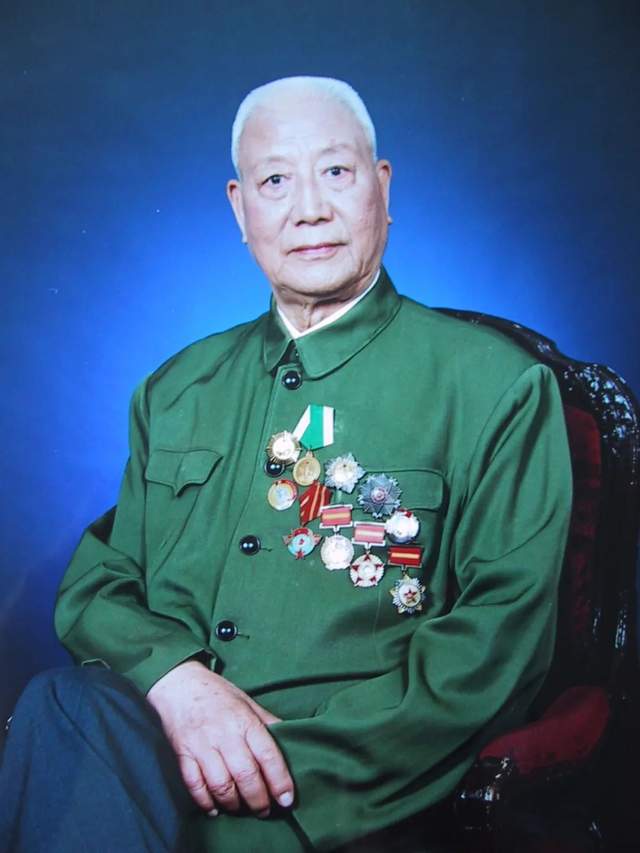 1962年,父亲从宣化炮院到炮兵308团任团长,并参加对印反击作战