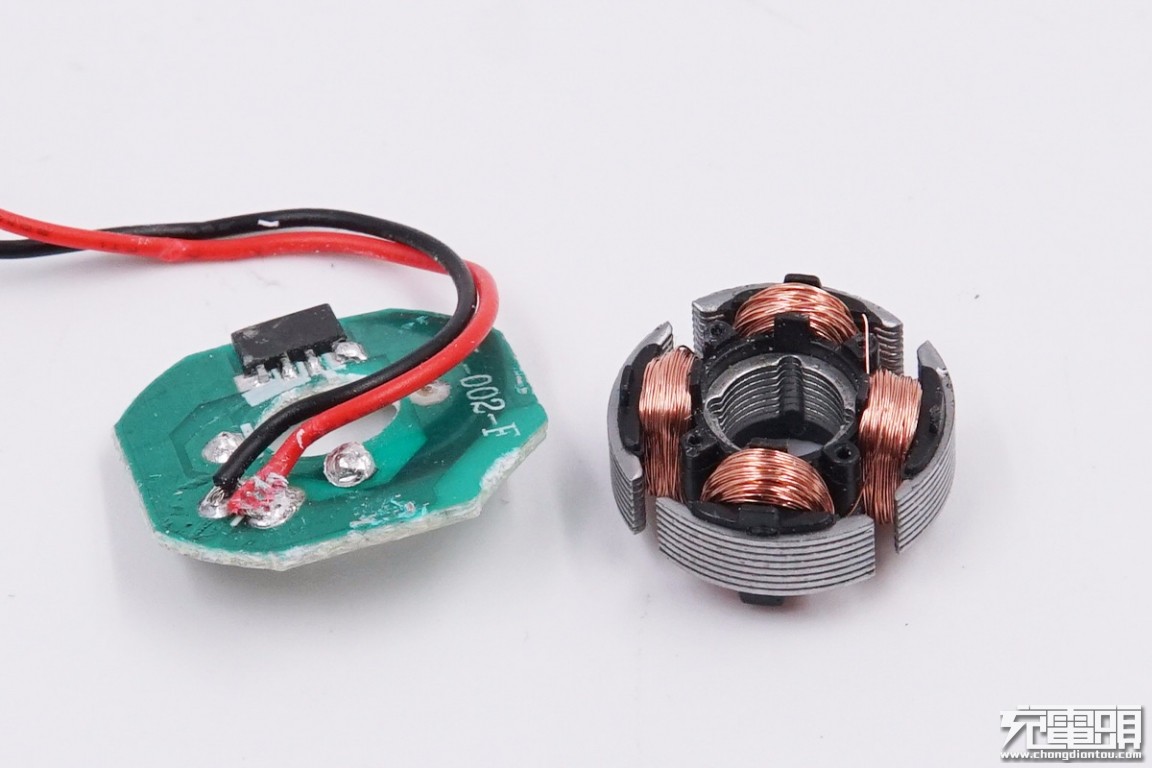 拆解报告:4000mah便携式充电宝风扇f8