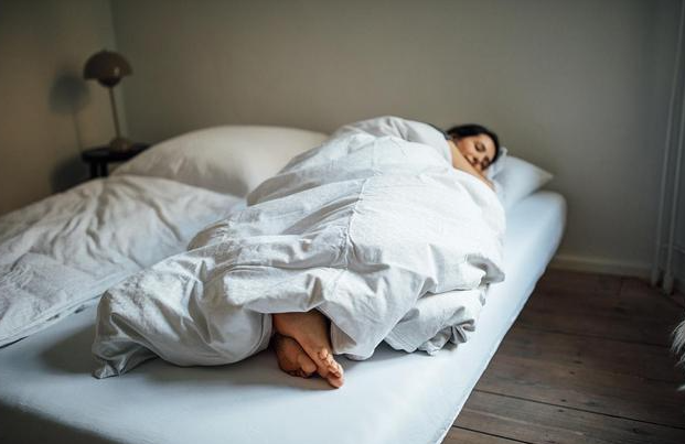 "睡觉不能头朝西,脚朝东",老祖宗的俗语,有什么大道理?