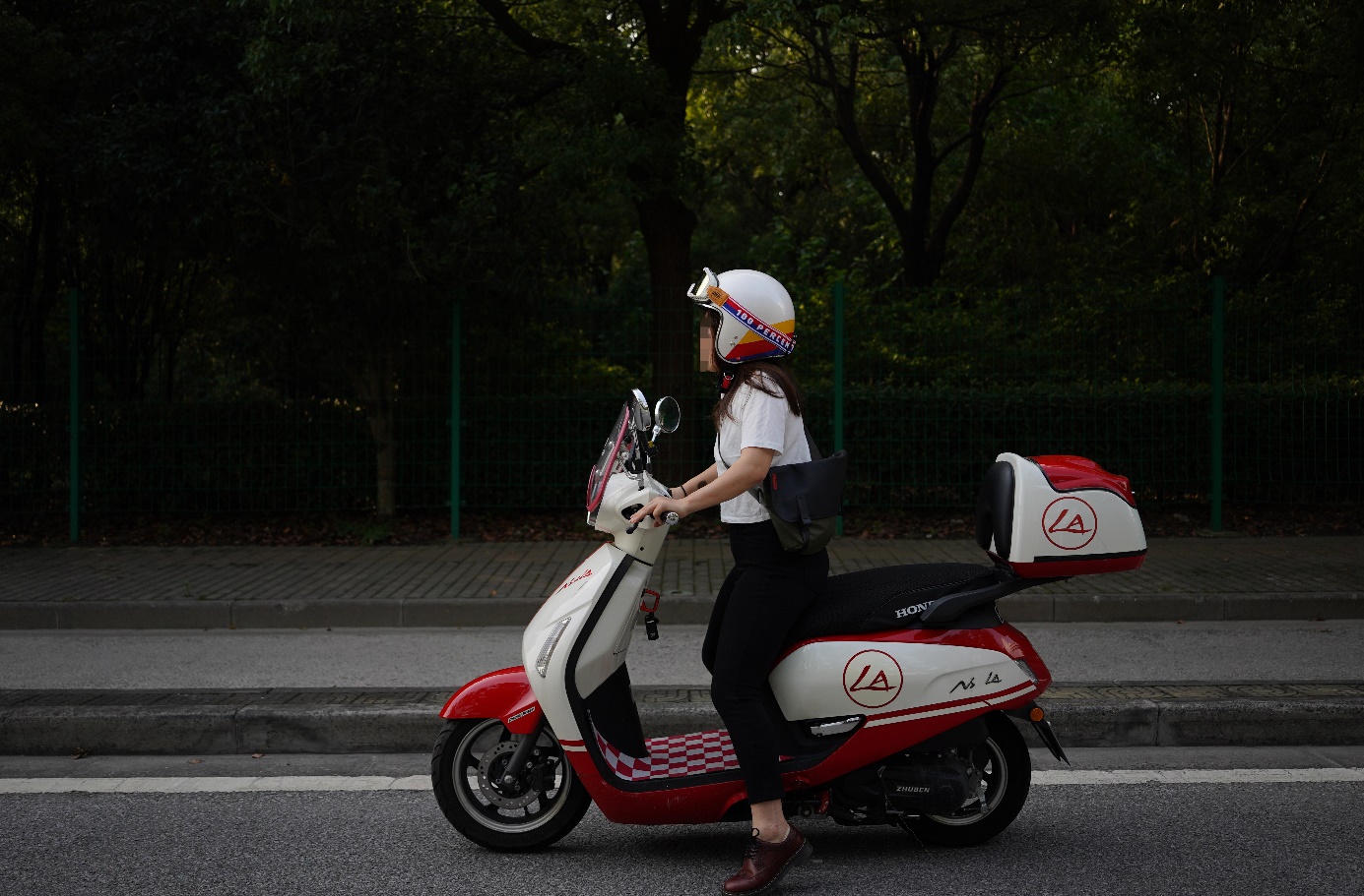 踏板车主的复古风选择,我买了两个torc t50s头盔