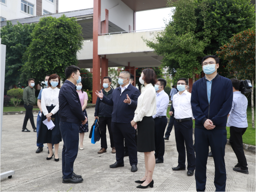 宜賓市委副書記,市長廖文彬帶隊到市社會福利院開展走訪慰問活動