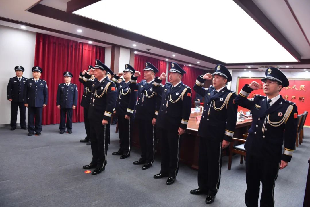 南昌市公安局举行人民警察警监授衔仪式