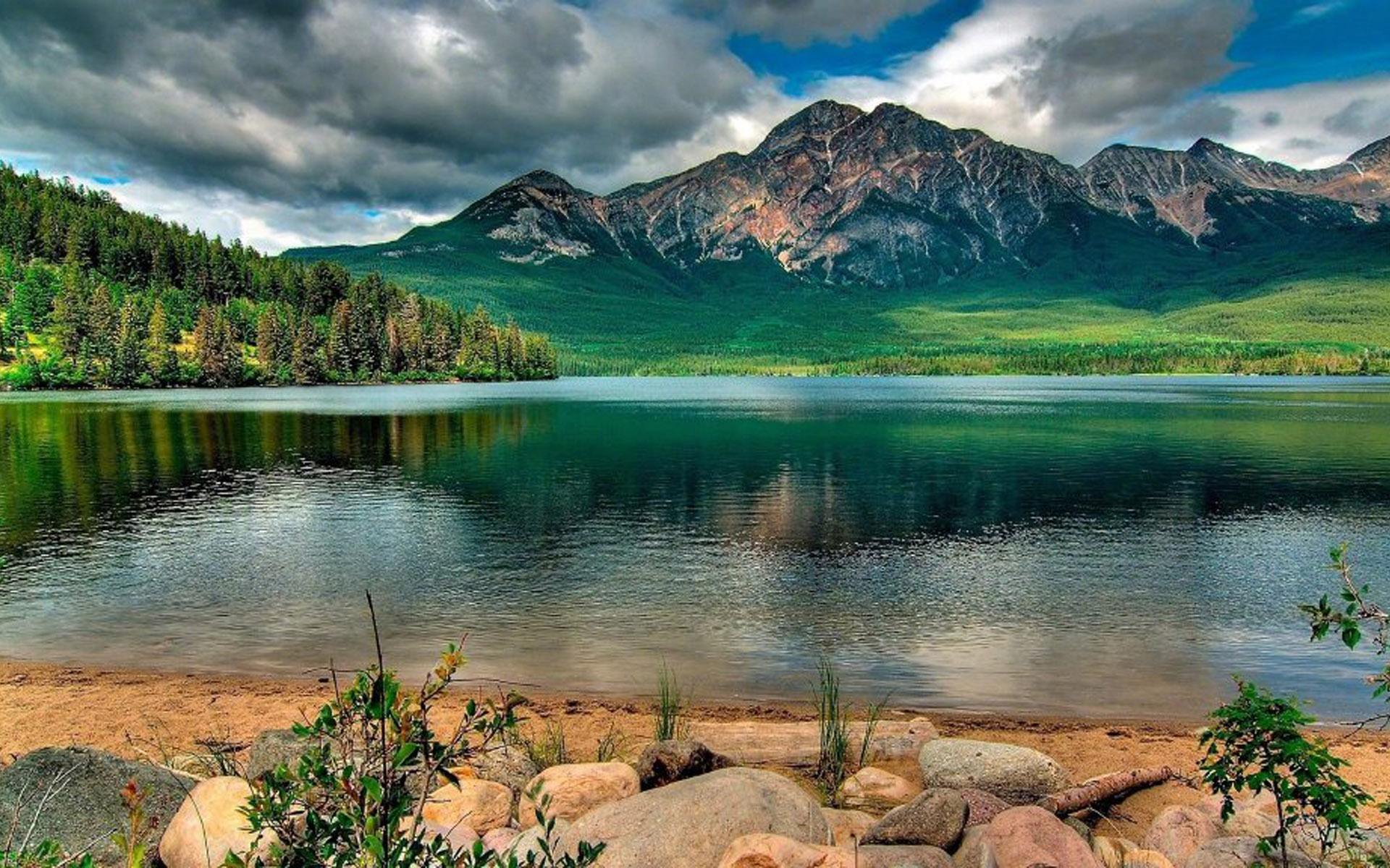 心理测试:哪片湖泊让你觉得静谧唯美,测你的孩子会过怎样的生活