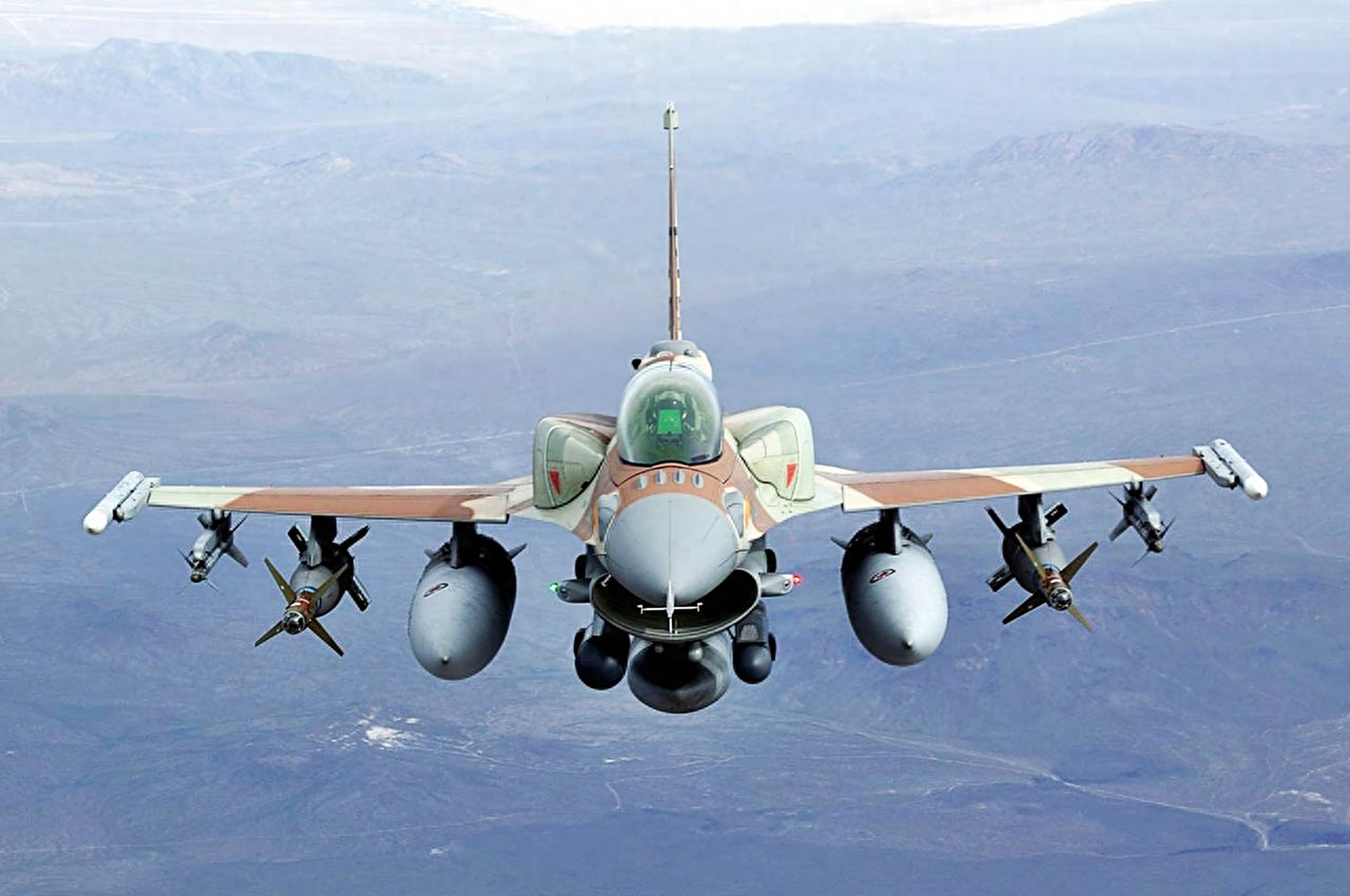 该战斗机基于f16d block 50/52设计,据统计以色列共向美国进行了五次