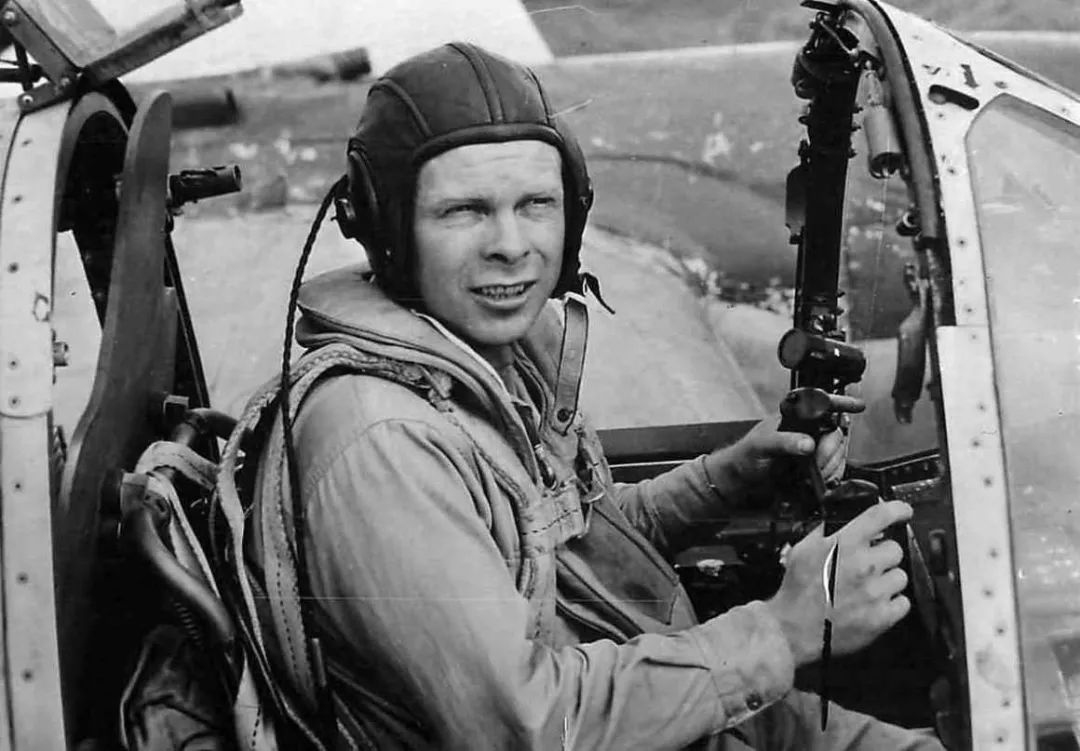 别连科叛逃事件:顺走绝密战机赠美国,2个月后祖国收到30箱快递