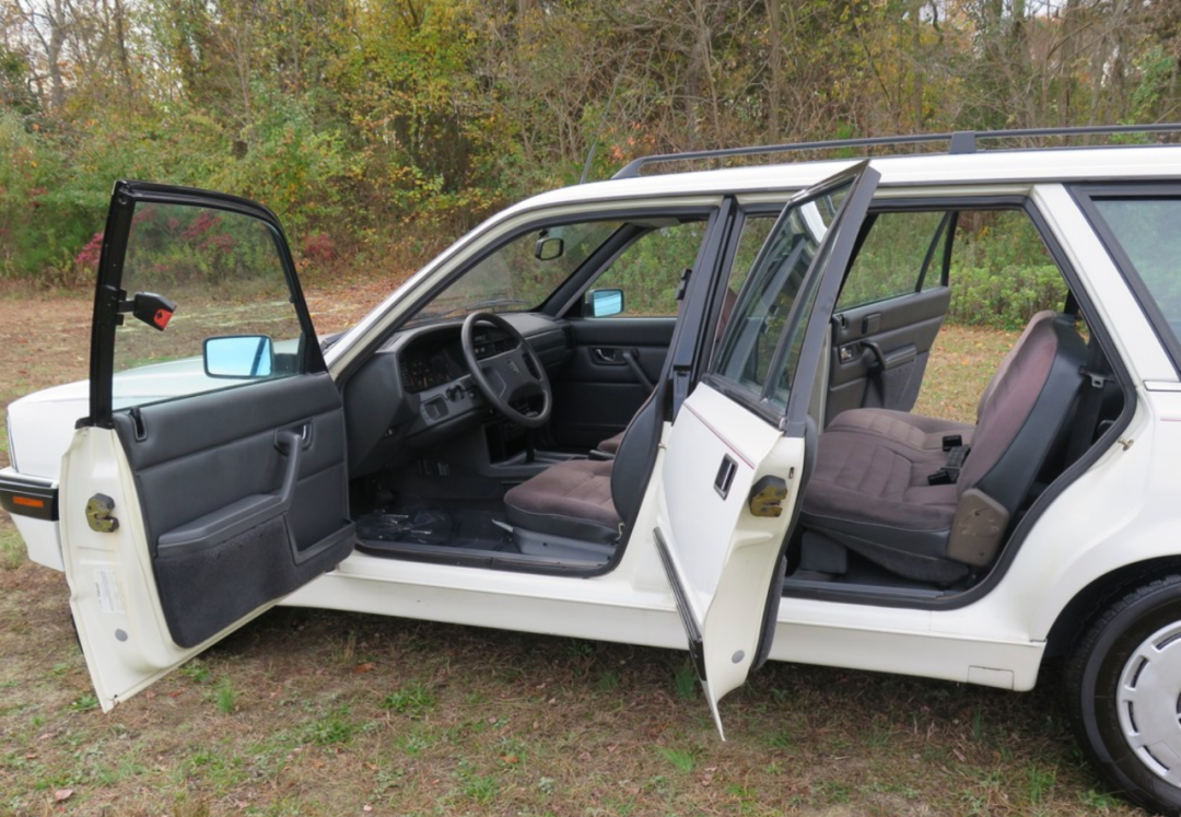 还记得中国最早的旅行车吗?标致505 sw8