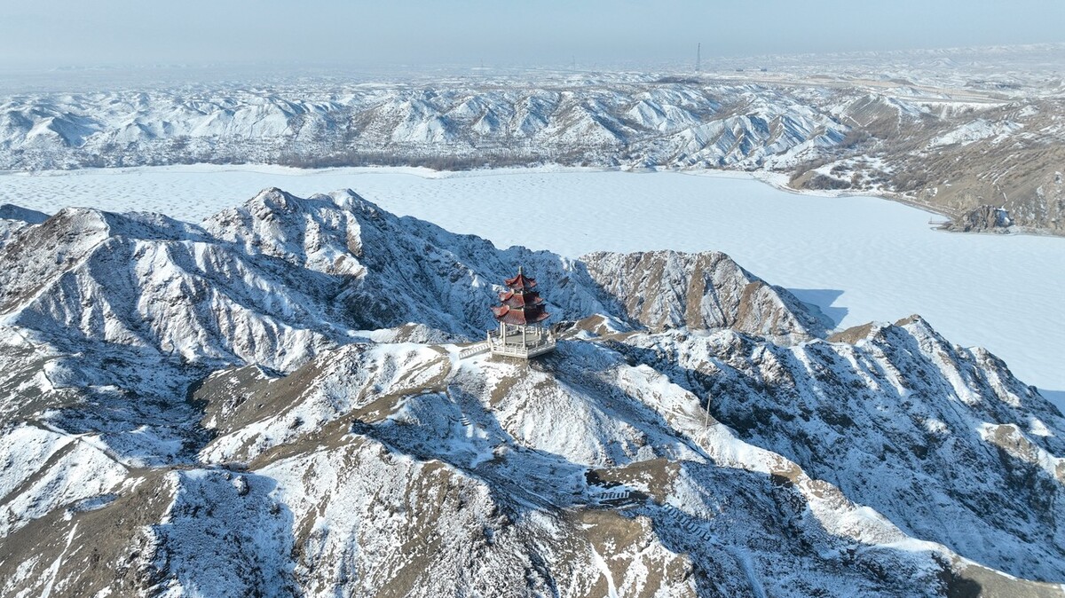 2023年12月17日,甘肃省酒泉市金塔县迎来了降雪