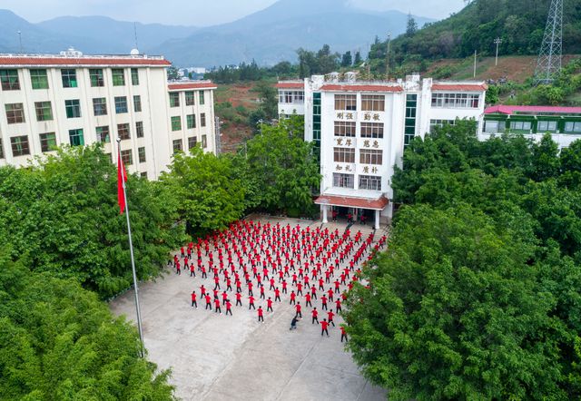 华坪女高现状图片