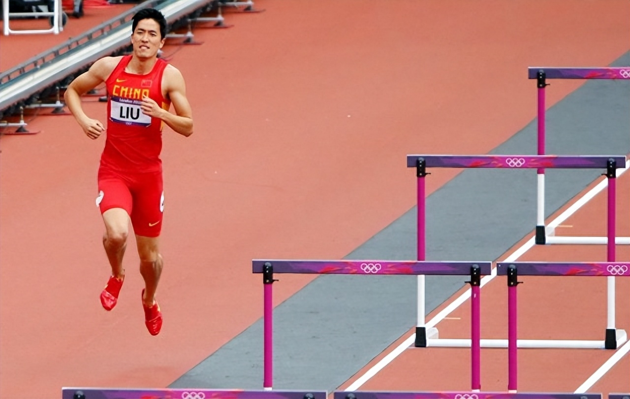 在2012年伦敦奥运会上,休养几年的刘翔再次站上了奥运会的赛场上