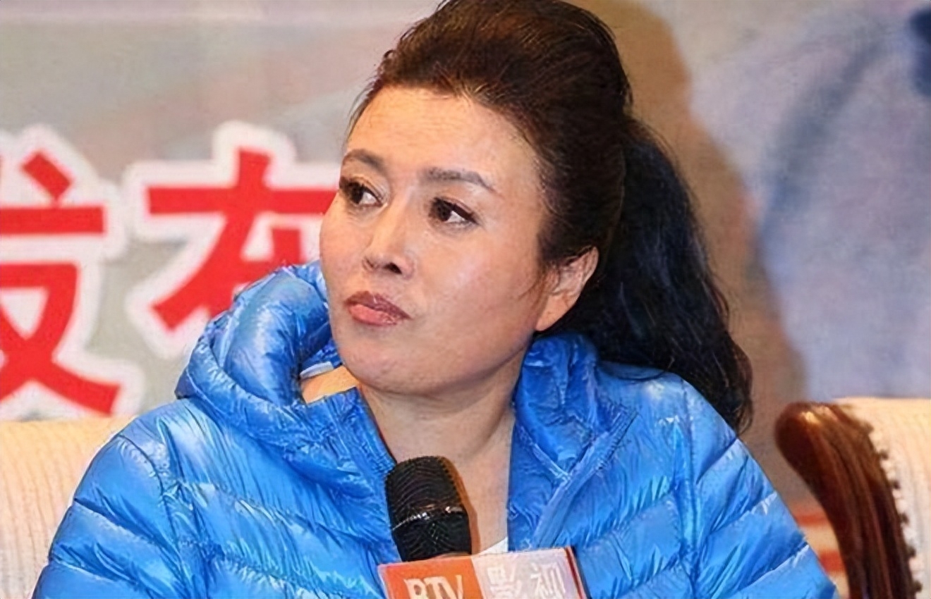 但随着时间流逝,丁嘉丽察觉到胡广川回家时间越来越晚,甚至有时没有