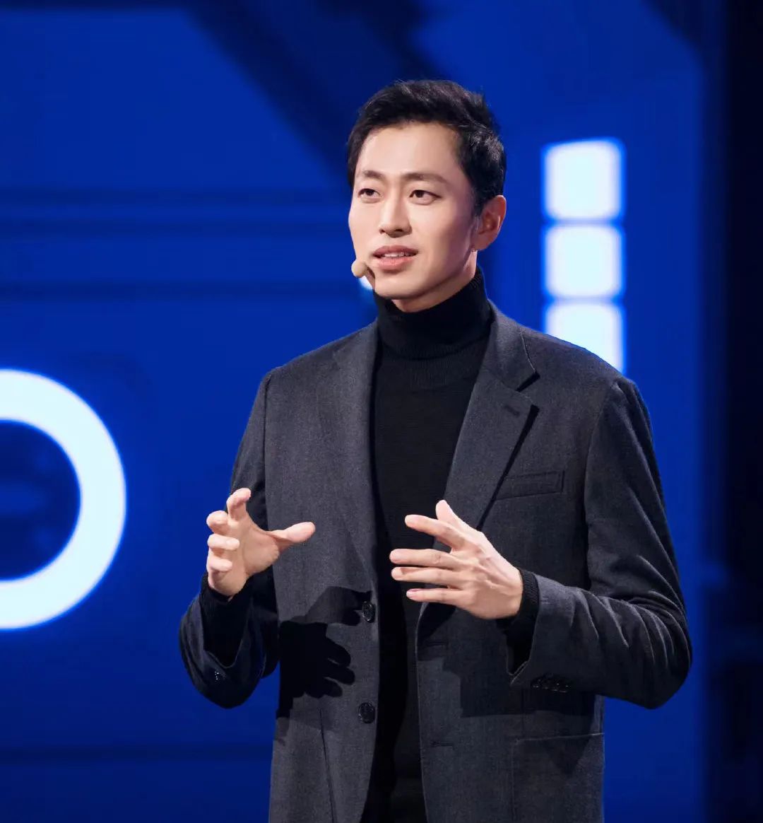 42岁王昱珩"颜值回春":体面的中年人,都养成了反油腻体质