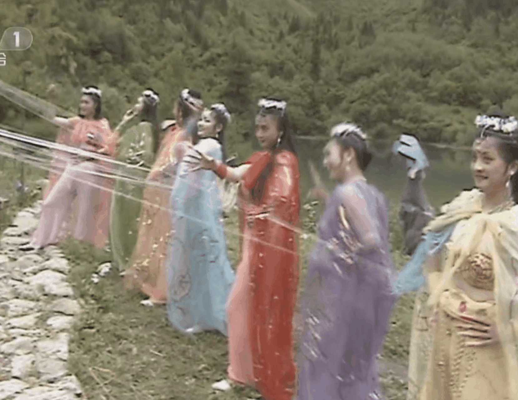 当年,拍《西游记》"盘丝洞"那一集时,演蜘蛛精的7位姑娘集体罢演,因为