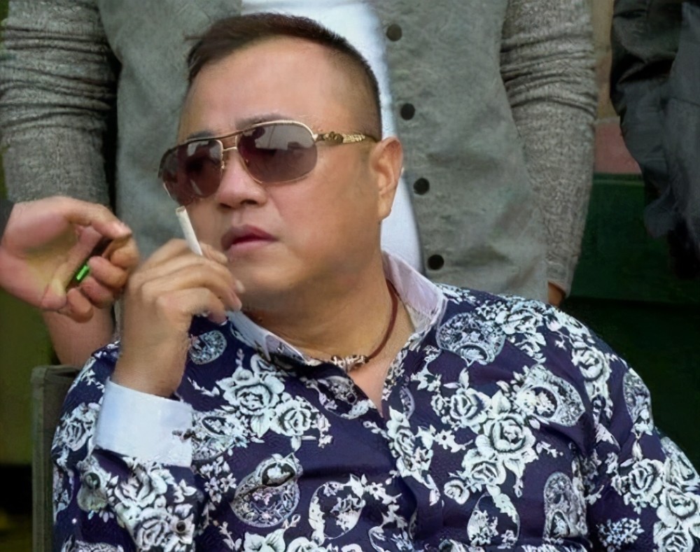 赵本山保镖张家豪剐蹭豪车,单挑失败,联系赵本山轻松解决