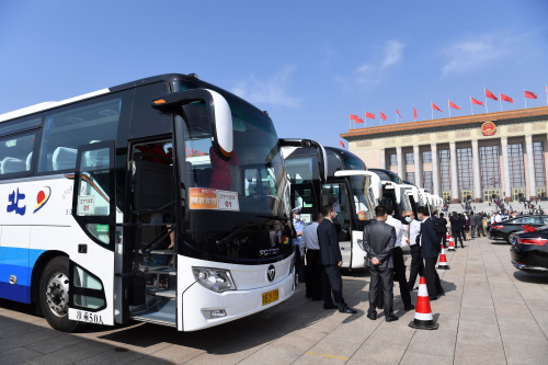 服务于2020全国两会的欧辉客车