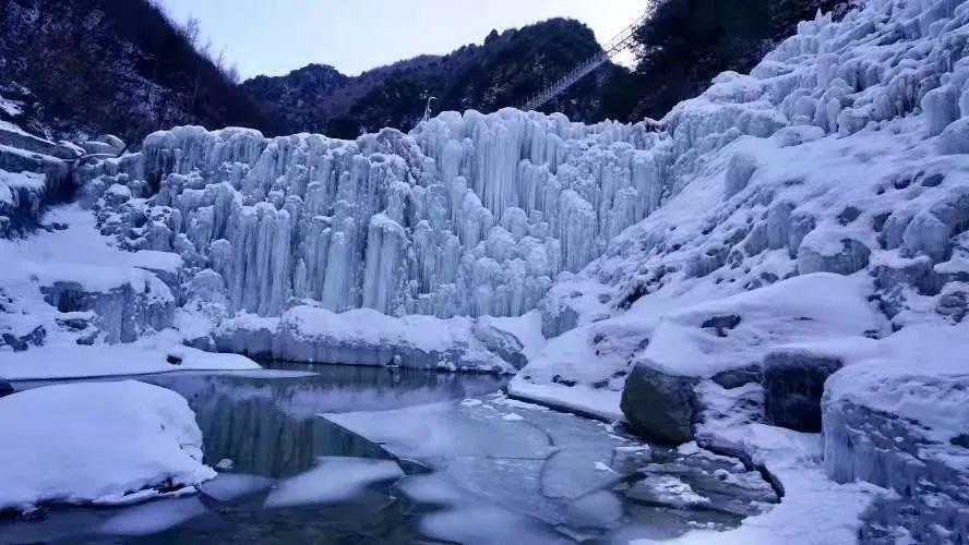 积石山县大墩峡的雪景图片