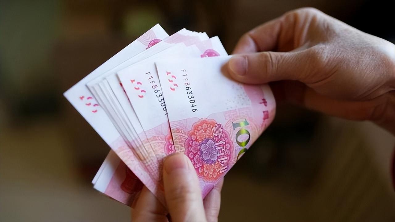 回顾男子娶了三个孩的妈忙活14年崩溃男我连包烟钱都拿不出