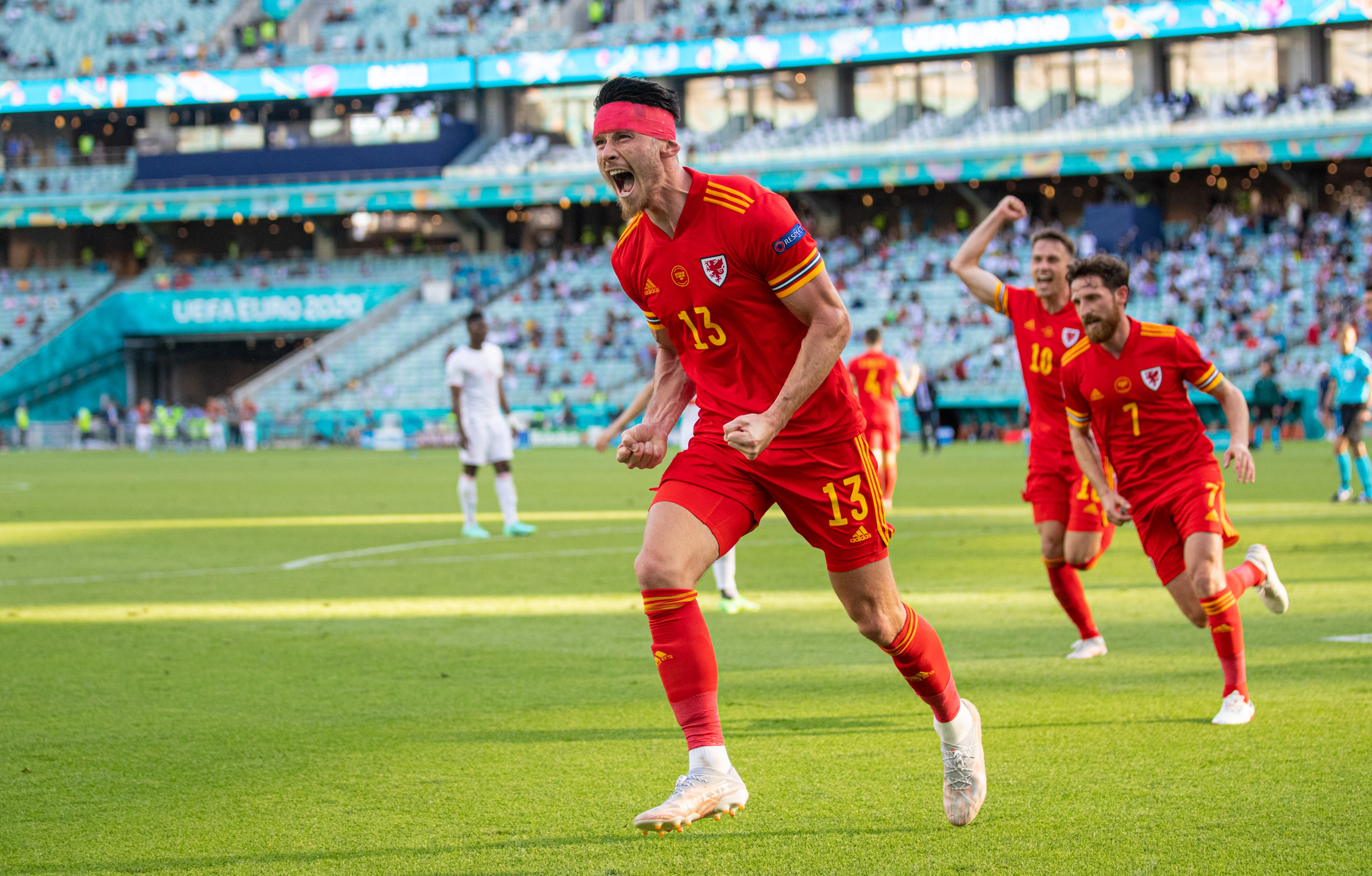 足球——欧锦赛小组赛:威尔士队战平瑞士队