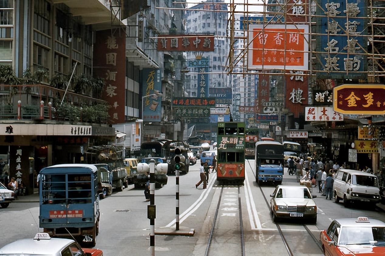 回顾香港"好丈夫"李柏森:每天为老婆孩子做饭,只为养肥再杀?