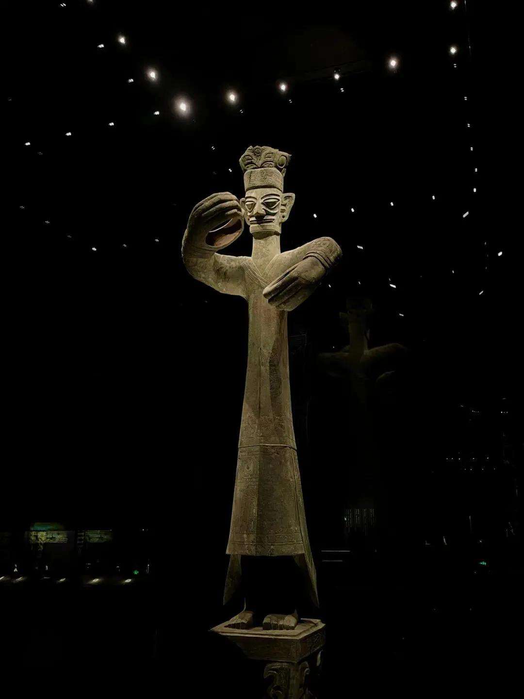 三星堆记四青铜魅影纵目头像矗立铜人祭祀神坛灼灼生辉