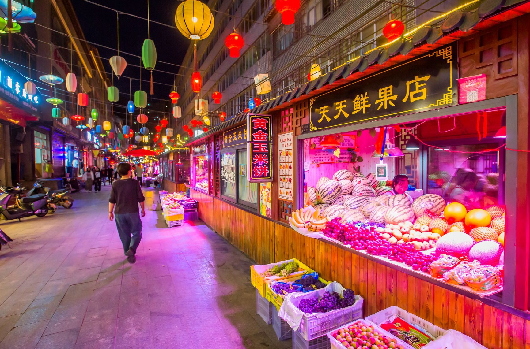 甘肃定西岷州小吃街,展现地方特色与魅力,吸引众多游客前来