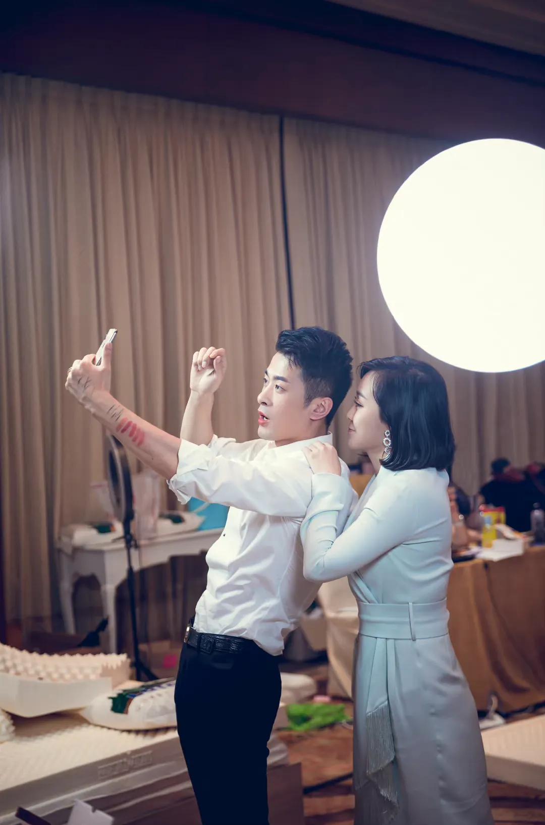 初瑞雪和辛巴辛有志的姐弟恋,是资本格式化中收获的爱情