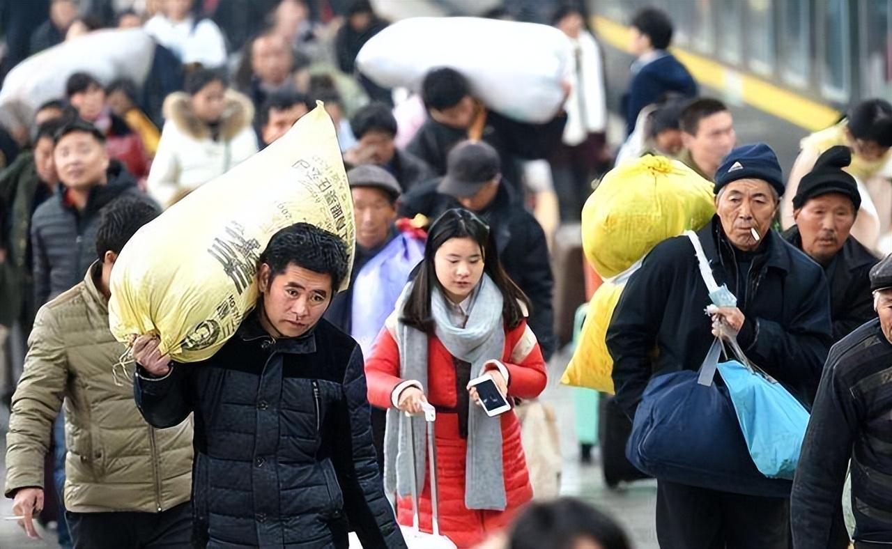 农村青年人在家不种地,去新疆打工,日薪350元每月大概能挣1万元