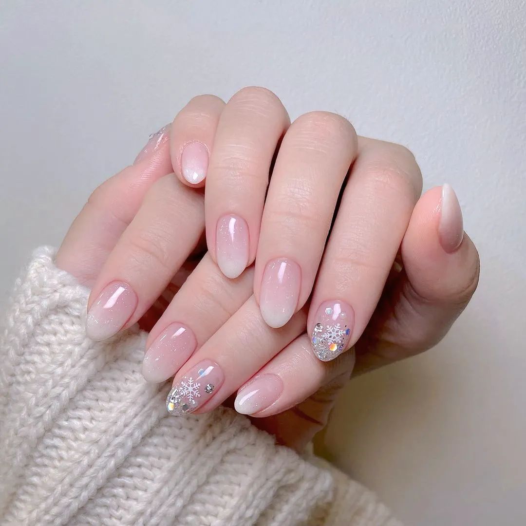 冬天做款雪花美甲,唯美又浪漫